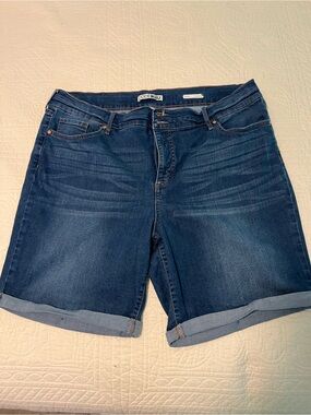 Code Bleu Woman’s Jean Shorts